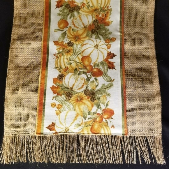 Table runner - Picture 2 of 5